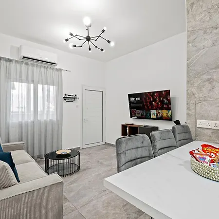 Apartment Fatcow *